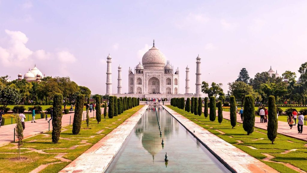 Viaggio di gruppo India con Varanasi-taj-mahal